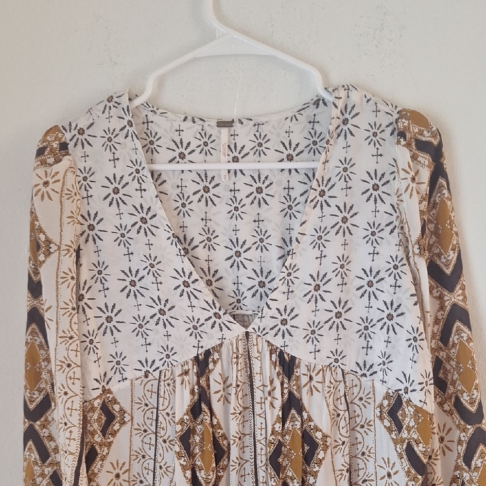 Bohemian Y2k Free People Cream and Brown Patterned Blouse 100% Rayon Sz XS - Picture 2 of 6